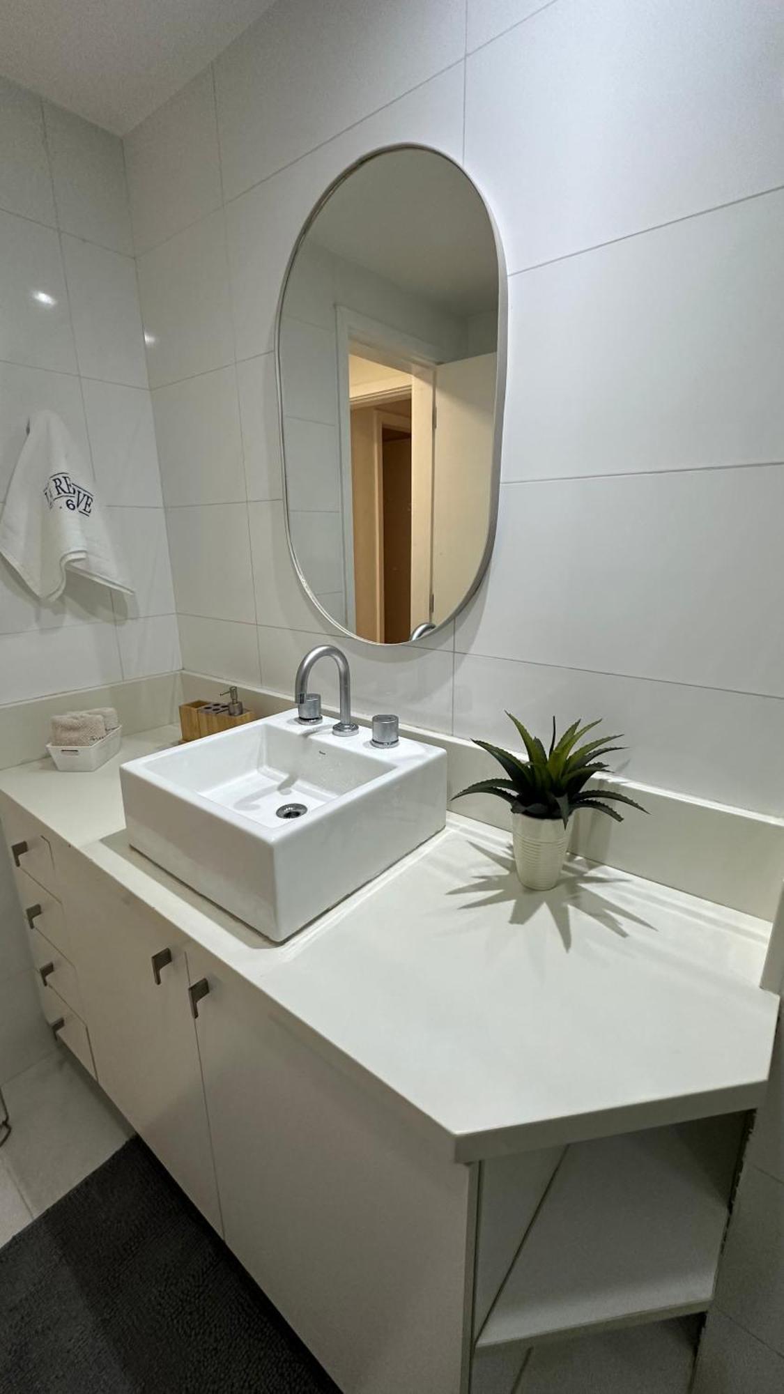 Lindo Apto No Melhor Lugar Da Barra Da Tijuca! Com Uma Vista De Tirar O Folego, Frente Para O Mar! Totalmente Equipado E Decorado Ao Lado Dos Melhores Hoteis E Quiosques Da Barra! Portaria 24H, Piscina, Sauna, Jacuzzi, Academia, Garagem, Wi-Fi, Lavan ريو دي جانيرو المظهر الخارجي الصورة