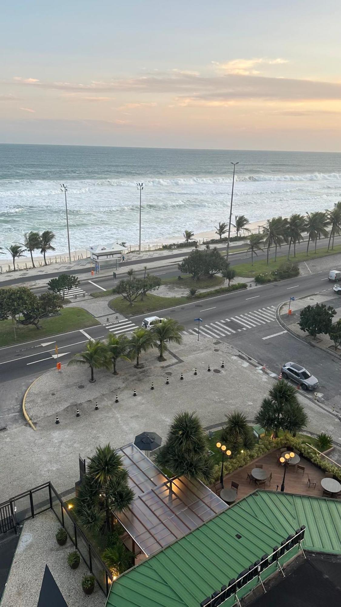 Lindo Apto No Melhor Lugar Da Barra Da Tijuca! Com Uma Vista De Tirar O Folego, Frente Para O Mar! Totalmente Equipado E Decorado Ao Lado Dos Melhores Hoteis E Quiosques Da Barra! Portaria 24H, Piscina, Sauna, Jacuzzi, Academia, Garagem, Wi-Fi, Lavan ريو دي جانيرو المظهر الخارجي الصورة